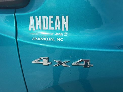 Used 2022 Jeep Renegade Latitude AWD/4WD image 9