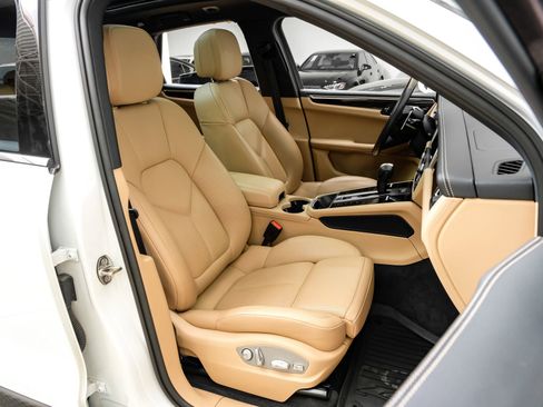 Used 2024 Porsche Macan image 37