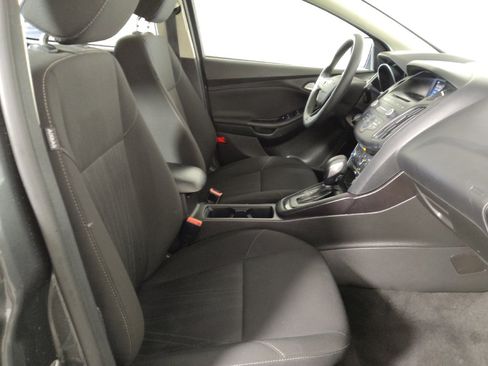 Used 2017 Ford Focus SE FWD image 21