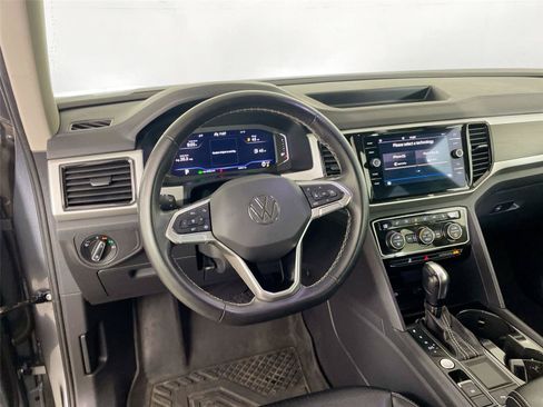Used 2022 Volkswagen Atlas SE FWD image 2