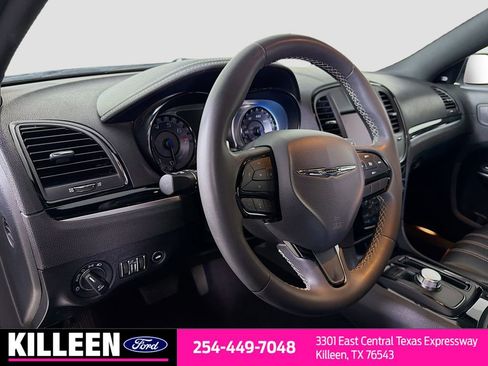 Used 2023 Chrysler 300 S image 10