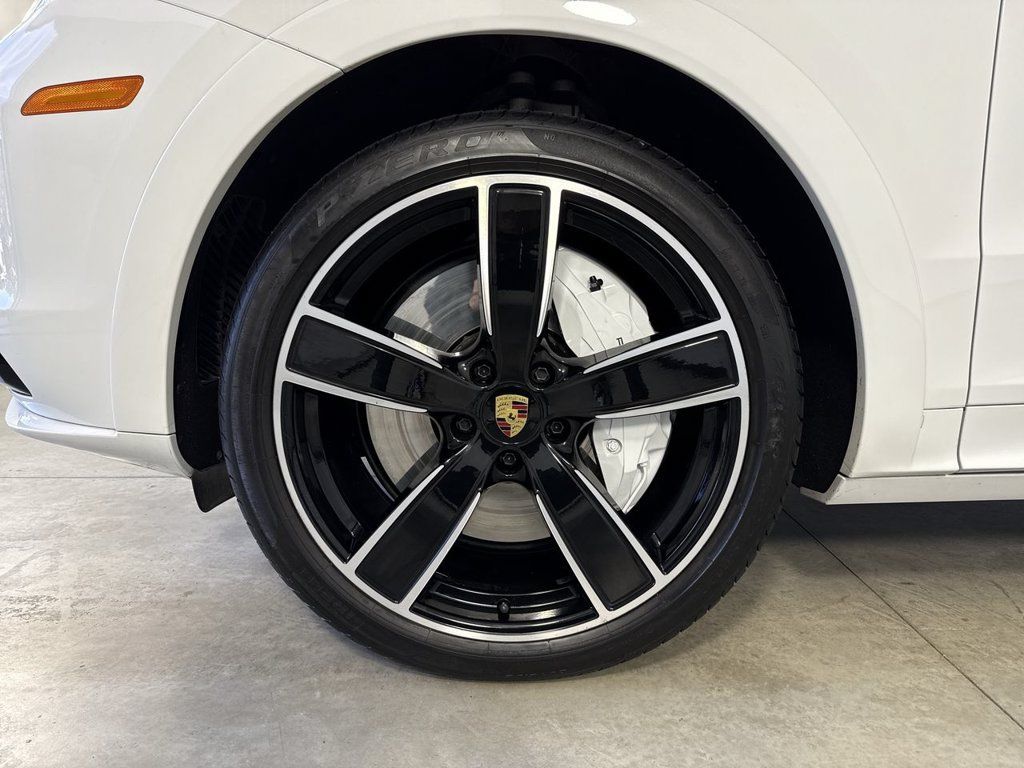 Certified 2023 Porsche Cayenne Turbo w/ Assistance Package AWD/4WD image 13