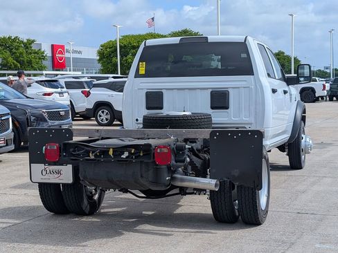 Used 2024 RAM 5500 Tradesman w/ Chrome Appearance Group AWD/4WD image 4