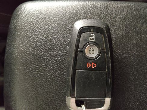 Used 2018 Ford EcoSport SE w/ SE Convenience Package image 32