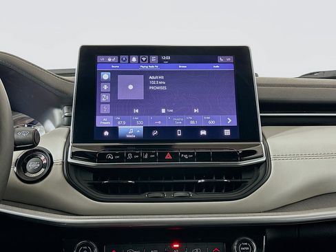 Used 2025 Jeep Compass Limited image 21