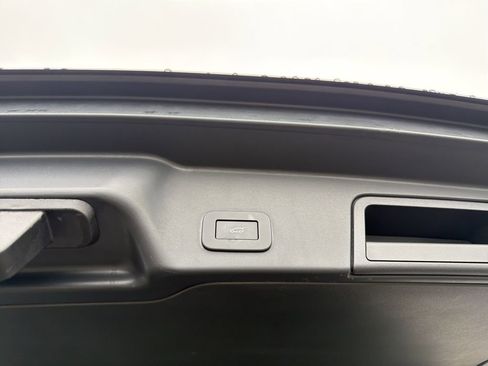 Used 2023 Land Rover Range Rover Evoque R-Dynamic SE image 13