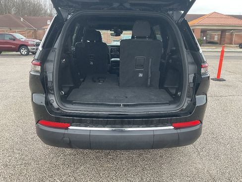 Used 2024 Jeep Grand Cherokee L Laredo w/ Luxury Tech Group I AWD/4WD image 15