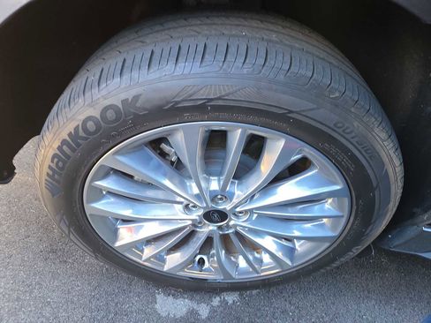 Used 2024 Ford Edge Titanium w/ Titanium Elite Package image 3