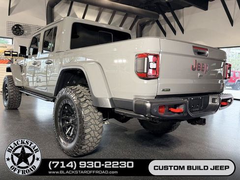 Used 2022 Jeep Gladiator Rubicon w/ LED Lighting Group AWD/4WD image 11
