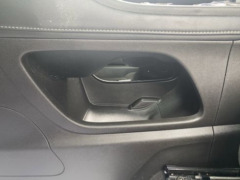 Used 2023 GMC Acadia SLE w/ Driver Convenience Package image 16