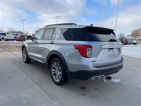 Used 2022 Ford Explorer XLT w/ Equipment Group 202A image 7