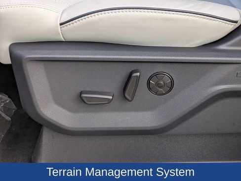 Certified 2025 Ford Expedition Max Platinum w/ Platinum Ultimate Package AWD/4WD image 15