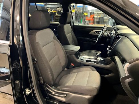 Used 2022 Chevrolet Traverse LT image 11
