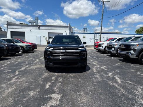 New 2026 Chevrolet Traverse LT w/ Sun and Wheel Package AWD/4WD image 2