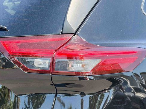 Used 2024 Nissan Rogue SV AWD/4WD image 7