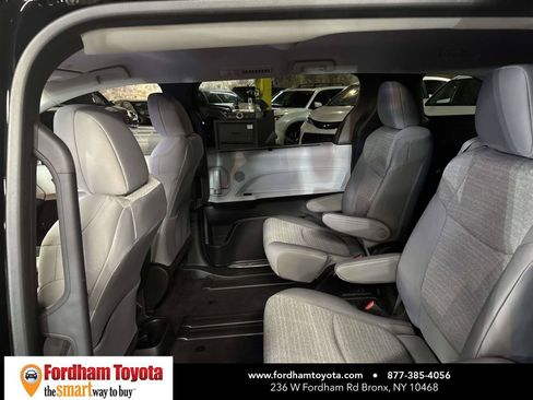 Used 2025 Toyota Sienna LE AWD/4WD image 12
