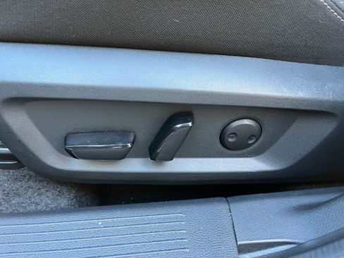 Used 2025 Nissan Rogue SV image 22