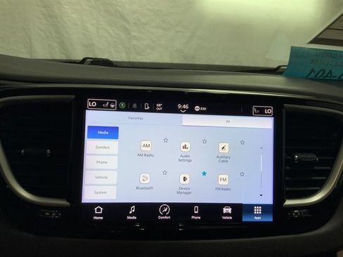 Used 2024 Chrysler Pacifica Touring-L FWD image 34