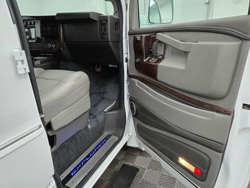 Used 2020 GMC Savana 2500 image 38