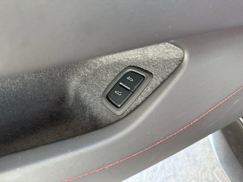 Used 2025 Chevrolet Corvette Z06 image 9