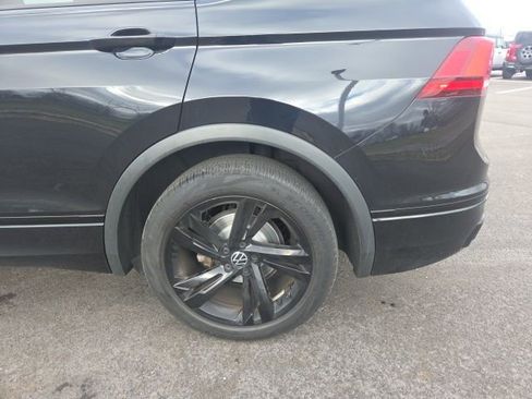 Used 2023 Volkswagen Tiguan SE R-Line image 17