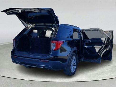 Used 2020 Ford Explorer XLT w/ Equipment Group 202A image 13