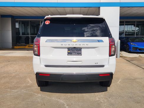 Certified 2024 Chevrolet Suburban LT RWD image 7