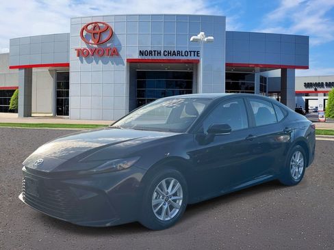 Used 2025 Toyota Camry LE image 4