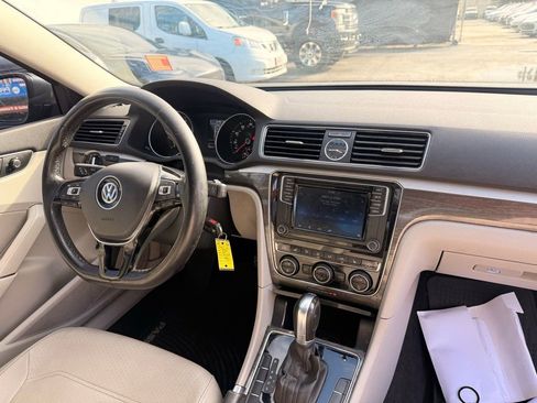 Used 2016 Volkswagen Passat 1.8T SE w/ Lighting Package (P06) image 16