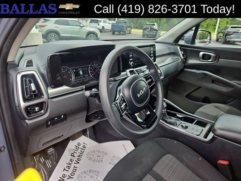 Used 2023 Kia Sorento LX AWD/4WD image 12