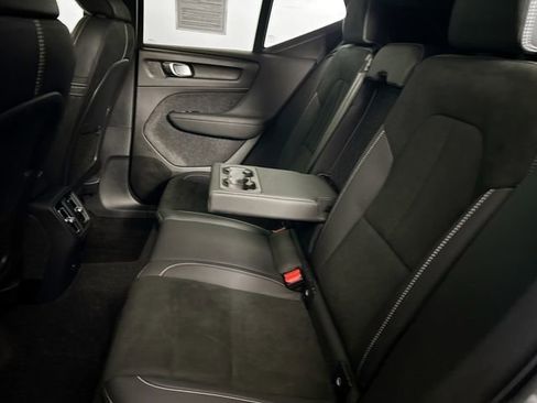 Used 2023 Volvo XC40 Recharge Plus image 33