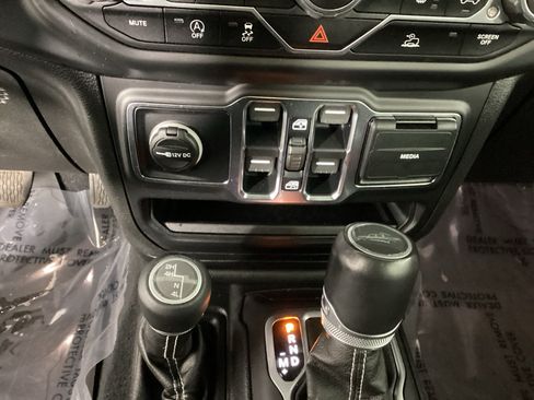 Used 2020 Jeep Gladiator Overland w/ LED Lighting Group AWD/4WD image 24