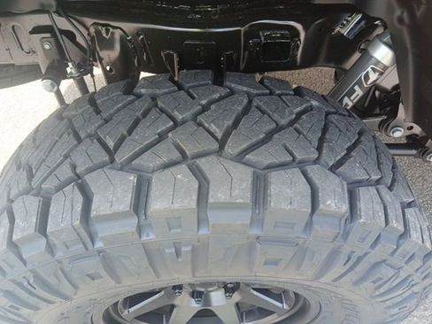 New 2025 Jeep Gladiator Sport image 13