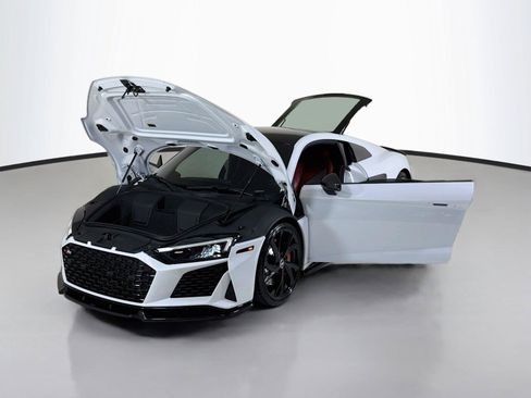Used 2021 Audi R8 V10 w/ Premium Package RWD image 39