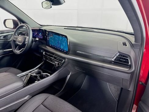 New 2025 Chevrolet Traverse LT w/ Sun and Wheel Package image 32