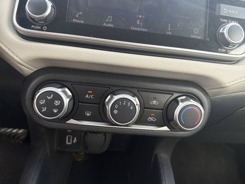 Used 2021 Nissan Versa SV FWD image 27