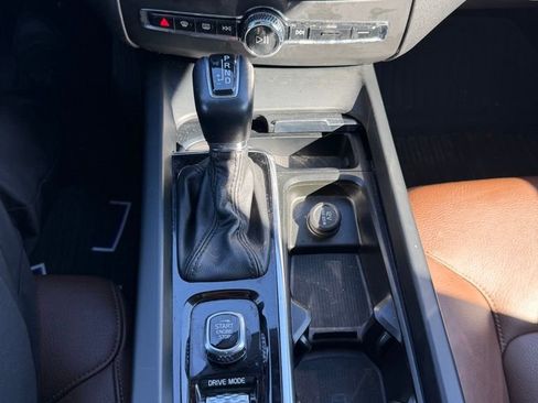 Used 2018 Volvo XC60 T5 Momentum w/ Convenience Package image 16