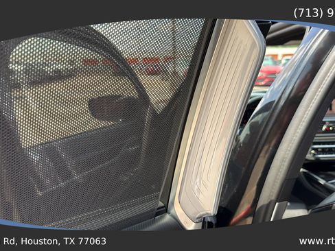 Used 2020 BMW 750i xDrive w/ Executive Package image 24