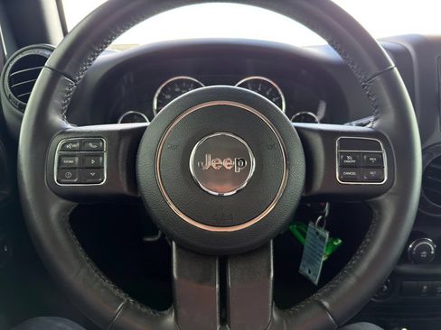 Used 2018 Jeep Wrangler Sahara w/ Connectivity Group AWD/4WD image 15