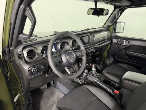 Used 2023 Jeep Wrangler Unlimited w/ Cold Weather Group AWD/4WD image 28