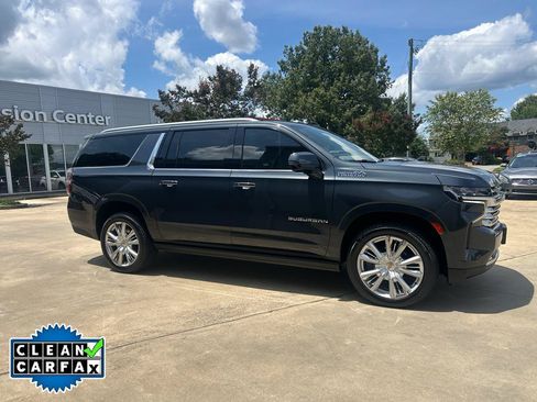 Used 2022 Chevrolet Suburban High Country w/ Premium Package AWD/4WD image 2