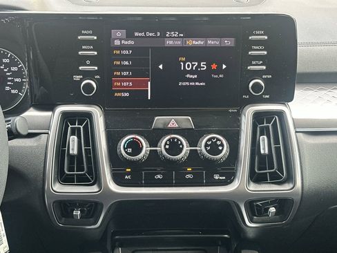 Used 2023 Kia Sorento LX image 25