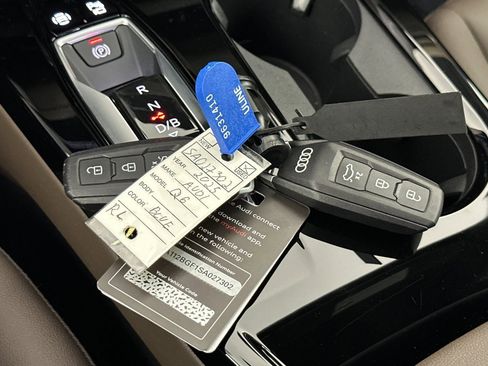 Used 2025 Audi Q6 e-tron Premium w/ Convenience Package image 24