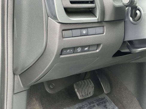 Used 2024 Nissan Rogue SV image 13