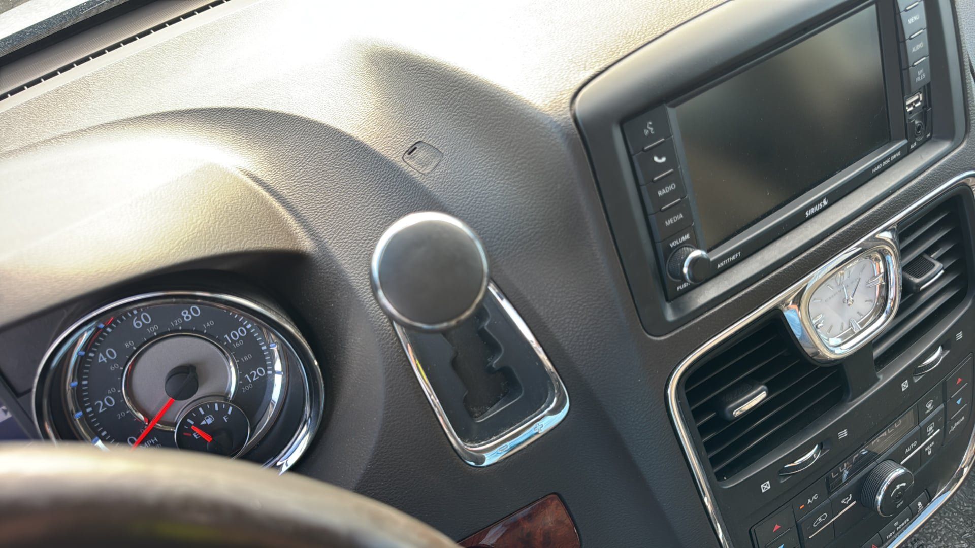 Used 2012 Chrysler Town & Country Touring w/ Entertainment Group #1 FWD image 23