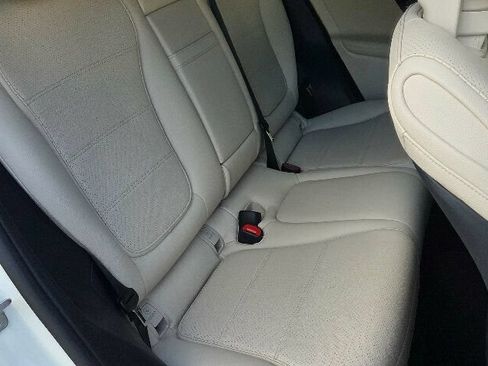 Used 2025 Mercedes-Benz GLC 300 image 19