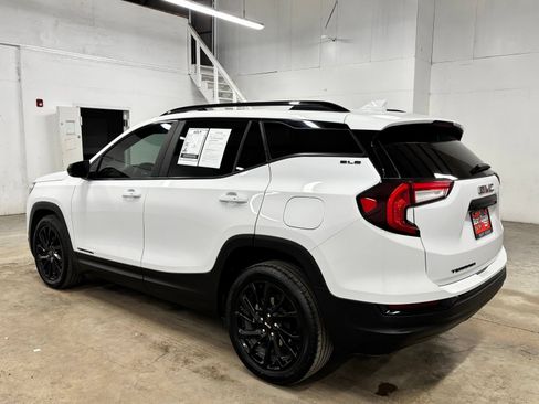 Used 2024 GMC Terrain SLE w/ Driver Convenience Package FWD image 5
