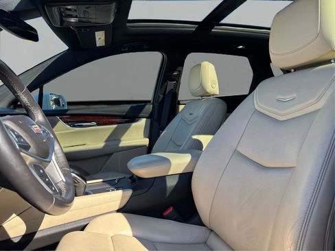 Used 2017 Cadillac XT5 Luxury w/ Driver Awareness Package image 9