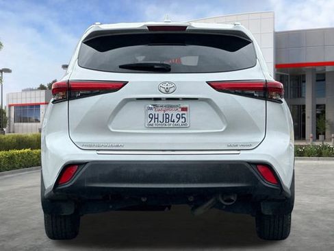 Used 2023 Toyota Highlander XLE AWD/4WD image 5