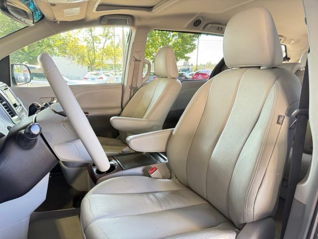 Used 2014 Toyota Sienna XLE FWD image 9